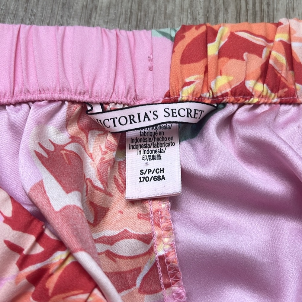 Victoria's Secret Satin Pajama Floral Sleep Pants - Picture 9 of 10